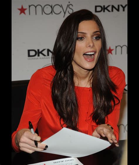 Vidéo Ashley Greene rencontre quelques fans lors de sa visite au