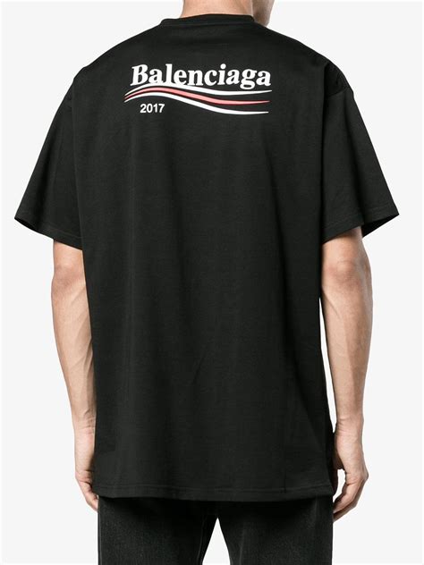 The eccentric color scheme used on. Balenciaga Oversize Logo T-shirt in Black for Men - Lyst