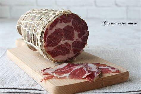 Fonti alimentari la vitamina b12 può essere sintetizzata in natura solo da batteri e archae. Coppa di maiale fatta in casa | Cucina vista mare nel 2020 ...