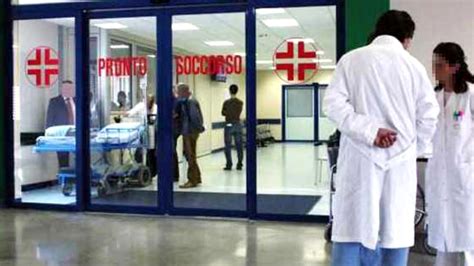 Ubriaco Entra Al Pronto Soccorso Per Una Colica E Devasta L Ambulatorio