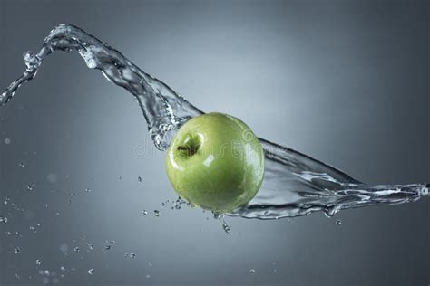Green Apple Water Splash Gray Background Stock Photos Free And Royalty