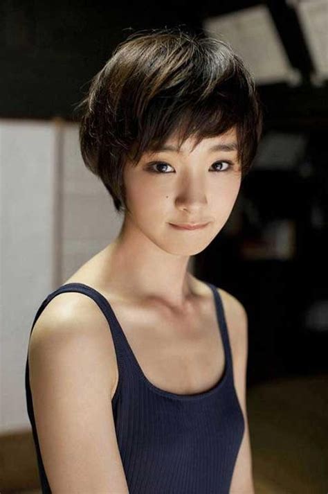 The body at the top of the hairstyle rounds out nicely with the wider jaw. 2020 Popular Pixie Haircuts for Asian Round Face
