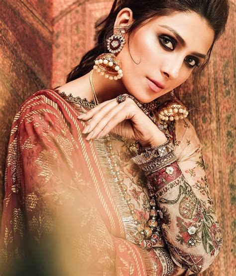 Ayeza Khan Beautiful Actress Fashion Central