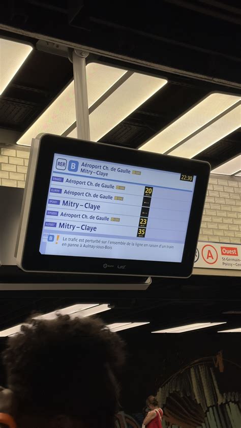 𝗨𝗻 USAGER Usé du RER B on Twitter 35 minutes pour un RERB vers