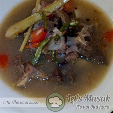 Letak sedikit pewarna merah supaya rupanya sama seperti yang dihidangkan di restoran thai. Sup Tulang Daging Ala Thai Recipe | LetsMasak