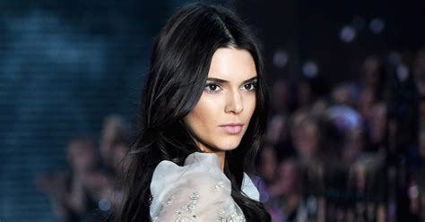 Kendall Jenner Bangs Amas New Haircut