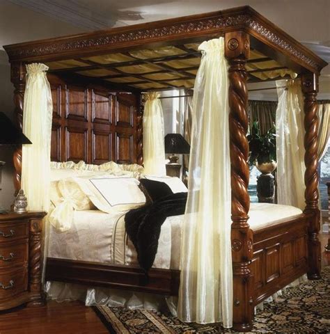 King Size Antique Reproduction Four Poster 4 Poster Bed Beautiful