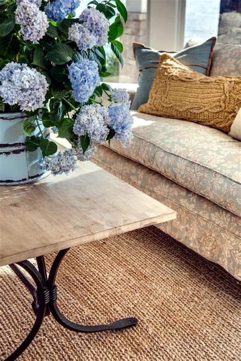 Living room decorating ideas with flowers. Hydrangea Care - Tips and decorating ideas with beautiful ...