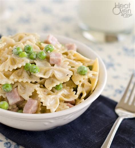 Serve topped with chopped parsley and grated pecorino cheese. Creamy Pasta with Peas and Ham | Pasta with peas, Creamy pasta, Easy pasta dishes