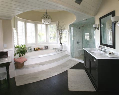 These days more and more primary bathrooms are separating the tub and shower so that now you have a dedicated shower space and a separate bathtub. Bathtub Step Ideas, Pictures, Remodel and Decor