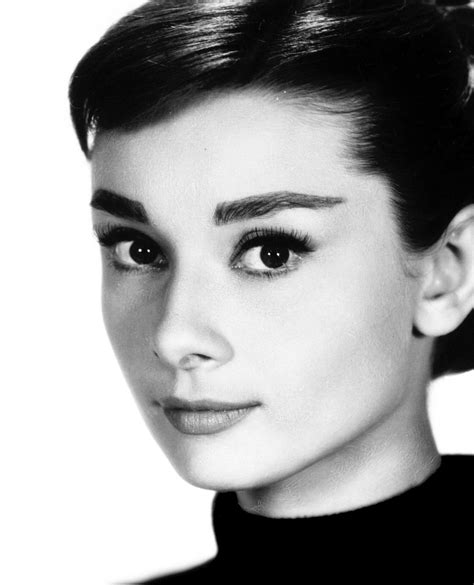 Audrey Hepburn Style The 10 Pieces You Need For 2019 Fashion Audrey Hepburn Style Audrey