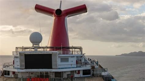 can you sunbathe topless on a cruise ship