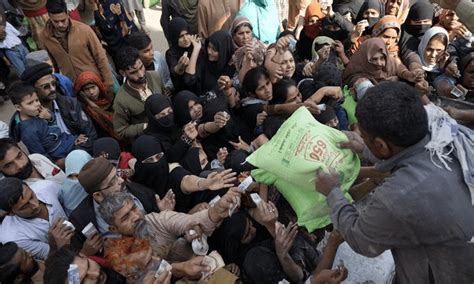 ملک بھر میں آٹا بحران شدید، مہینے کے آخر تک صورتِ حال سنگین ہونے کا خدشہ Pakistan Aaj