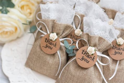 Get the best return gifts ideas for wedding anniversary, birthday party for adults and kids in different designs, colors and arts. Top 11 Ideas for Return Gift for Ladies and Lots of Tips ...