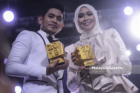 Anugerah meletop era 2020 (#ame2020) merupakan anugerah anjuran rancangan hiburan meletop dan radio era. Khai Bahar, Siti Nordiana Menang Anugerah Top Top Meletop ...