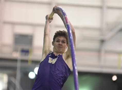 Uws Chase Smith Defends Mpsf Pole Vault Title