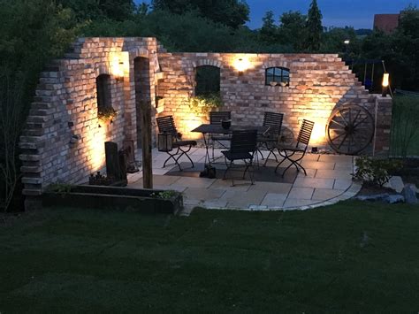 Weitere ideen zu steinmauer garten, garten, gartenmauern. Endlich fertig und illuminiert! | Gartengestaltung, Garten ...