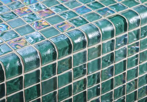 Island Stone S Lava Glass Mosaics Offer Durable Fused Glass Tiles With Iridescent And