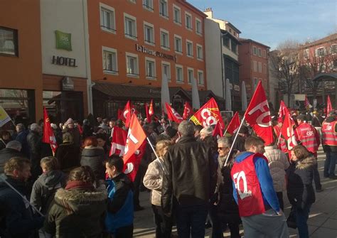 HAUTE LOIRE Près de personnes manifestent au Puy en Velay