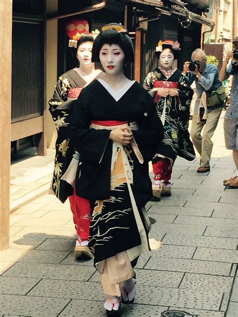 geisha in gion neighbourhood in kyoto geisha japan japanese costume japanese geisha