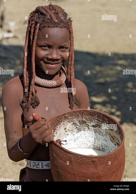Himba Girl With Braid Fotos Und Bildmaterial In Hoher Auflösung Alamy