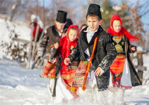 Tradiţii De Anul Nou în România Păstrate Din Moși Strămoși