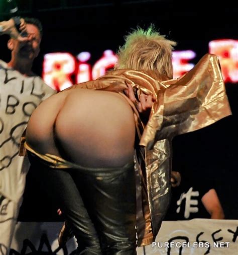 Yolandi Visser Shows Off Her Pussy And Ass On A Stage Nucelebs