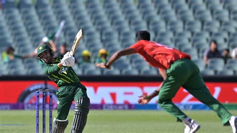 ٹی ٹوئنٹی ورلڈ کپ بنگلہ دیش کو شکست دے کر پاکستان سیمی فائنل میں پہنچ گیا