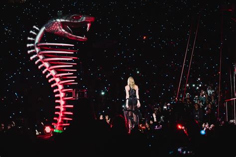 Love This Huge Snake She Goes Over The Crowd With Taylorswift