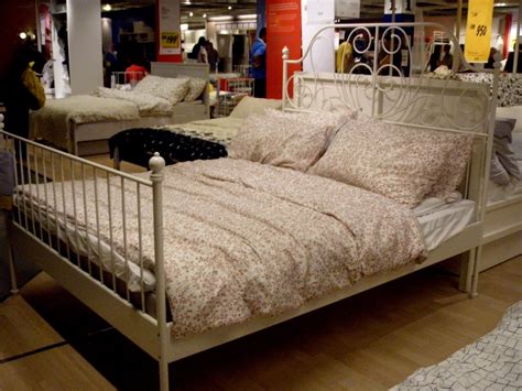 Untuk susunan bilik tidur yang selesa memerlukan set perabot tertentu. Set Katil Ikea | Desainrumahid.com