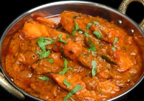 In this chicken spinach saag chicken pieces are. Chicken Jalfrezi | Curry Pot - Indian Curry Recipes