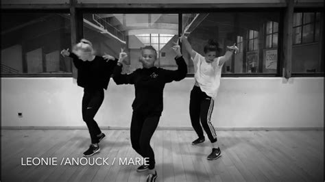 Tone and i 'dance monkey' splendour in the grass 2019. TONES AND I - DANCE MONKEY - YouTube