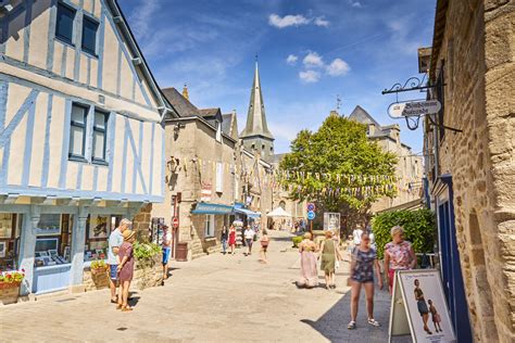Participate in the medieval festival in june by. Guérande | Brittany Tourism