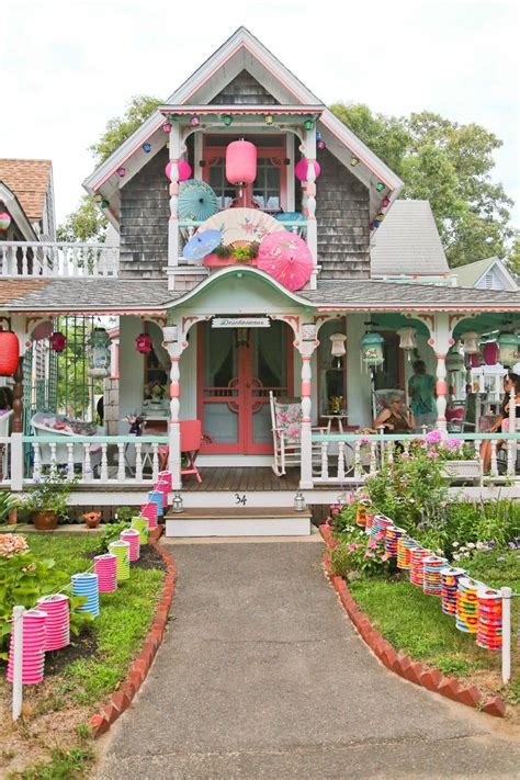 A Guide To Marthas Vineyards Real Life Gingerbread Houses In Oak