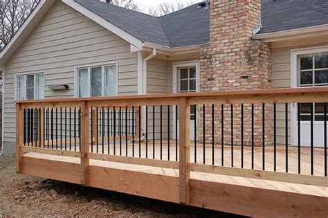 Made of quality western red cedar and black aluminum balusters, your new stylish railing will be the talk of the neighborhood. Aluminum Baluster Flat Rail Design | Deck railing design ...