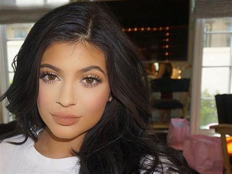 Kylie Jenner Has A Genius Eyeliner Trick For You To Try Look