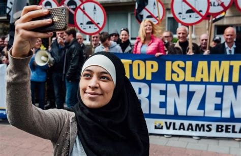 Muslim Womans Cheeky Selfie With Anti Islam Group Goes Viral Bbc News