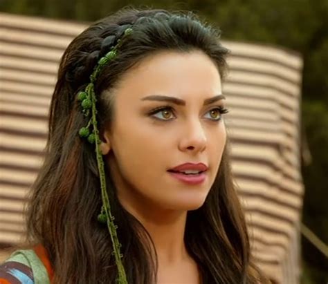 hd wallpapers of turkish actress tuvana turkay hottest and sexy pics wiki height weight age