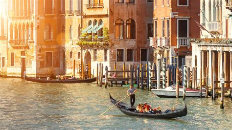 8 Incredibly Romantic Things To Do In Venice Italy