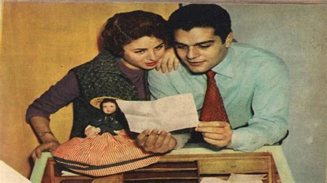 أعلن الحفيد الوحيد للنجم عمر الشريف والفنانة فاتن حمامة منذ عامين عن ميوله المثلية، إلا أنه عاد في لقاء صحفي مع مجلة the advocate ليعبر عن سعادته بتقبل والديه لميوله الجنسية، التي تراها الدول العربية شيئا معيبا. قصص حب شهيرة بين فنانين عرب... كيف انتهت؟