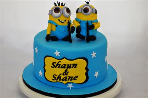 Converted to a birthday cake for my dad from a cake that wasn't wanted was this minion creation!… Laura Templeton on Twitter: "Twin Boys' 1st Birthday ...