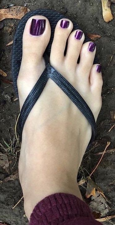 Toe In Flip Flops Purple Toes Sexy Feet Beautiful Toes