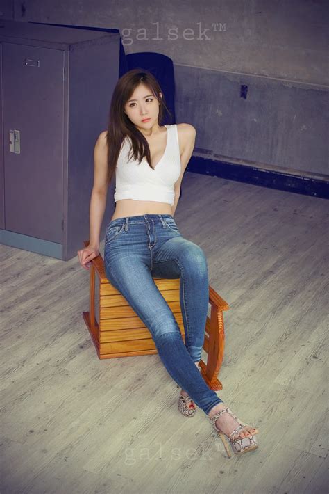 yeon da bin white top and jeans ~ cute girl asian girl korean girl japanese girl chinese
