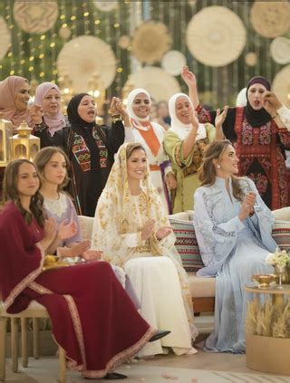 Rania Di Giordania In Festa Per Le Nozze Del Principe Al Hussein E Rajwa Al Saif L Addio Al