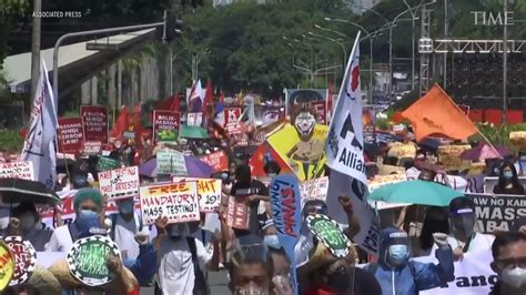 hundreds of protesters rally in manila ahead of duterte s state of the philippines address [video]