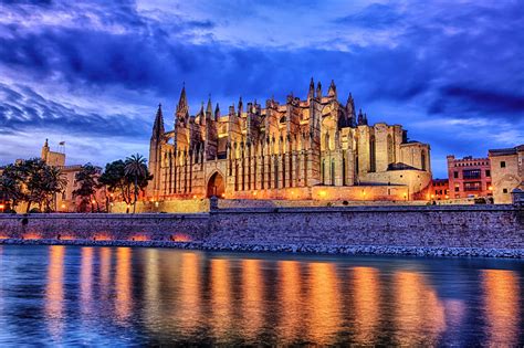 Mallorca's beaches are still mostly undeveloped, like those of calvià and alcúdia (photo). La Seu - Palma de Mallorca Foto & Bild | monatswettbewerbe ...