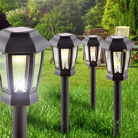 Eine gartenlampe ist eine lampe, die im garten aufgestellt wird. 4er Set LED Solar Lampen Garten Weg Beleuchtung Terrasse ...