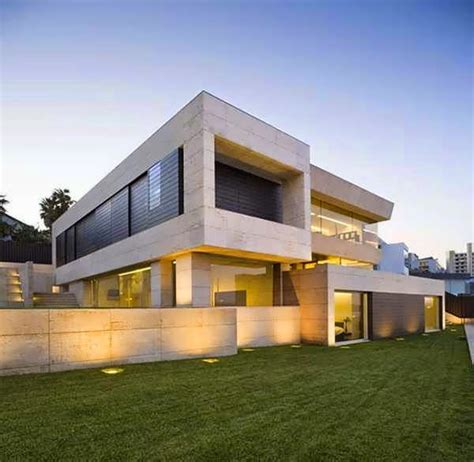 Ultra Contemporary Concrete And Glass House Design With Cliff House