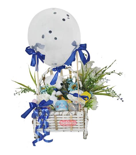 Basket johnson & johnson new born baby kit. it's a boy baby basket, send cake to lahore online in world