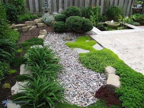 Incorporating low maintenance landscape design with low maintenance landscaping ideas requires considerable thought and some knowledge of the many natural and manufactured products available. Clever Gardening Ideas with Low Maintenance 06 | Diy landscaping